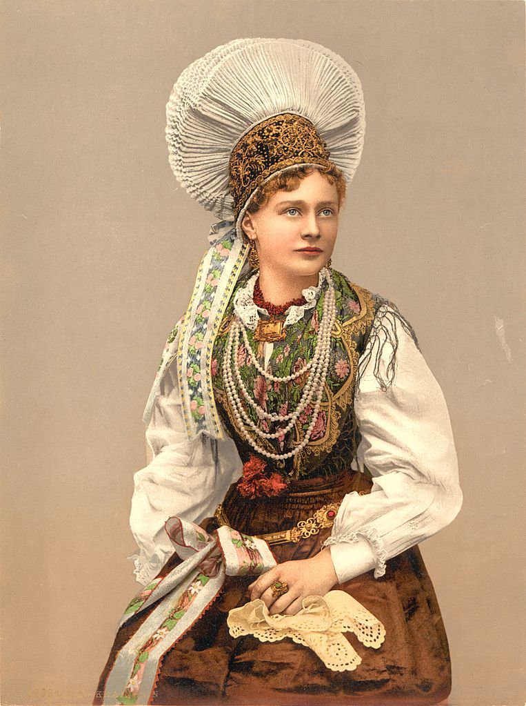 Benedikt_Lergetporer_-_Girl_in_Native_Costume,_Carniola,_Austro-Hungary 1897.jpg