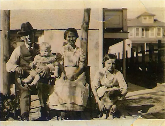 05 anzur-family-shamokin-1920s.jpg