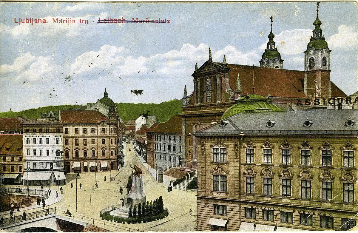 1200px-Marijin_trg_prešernov_spomenik_frančiškanska_cerkev_čopova_ulica_ljubljana_1920.jpg