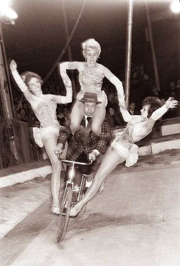 Cirkus Busch pri kadetnici v Mariboru 8 November 1961 Dragiša Modrinjak 05.jpg