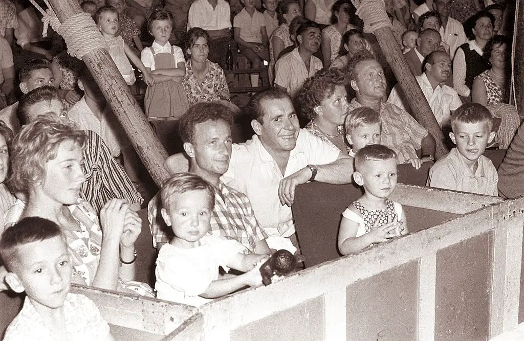 Cirkus Central pri mariborski kadetnici 8 August 1961 Jože Gal 01.jpg