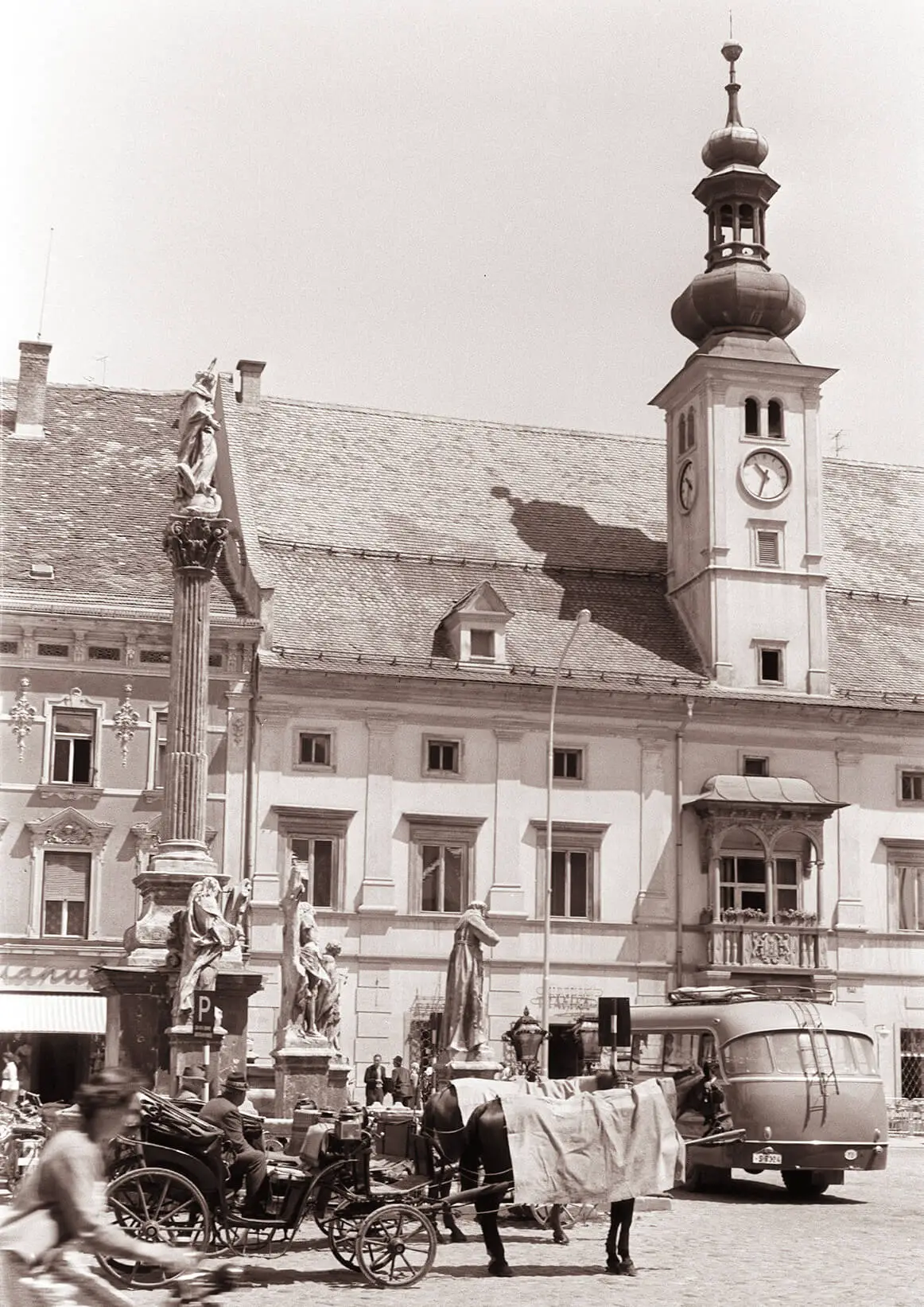 Glavni_trg_v_Mariboru_junija_1960.jpg