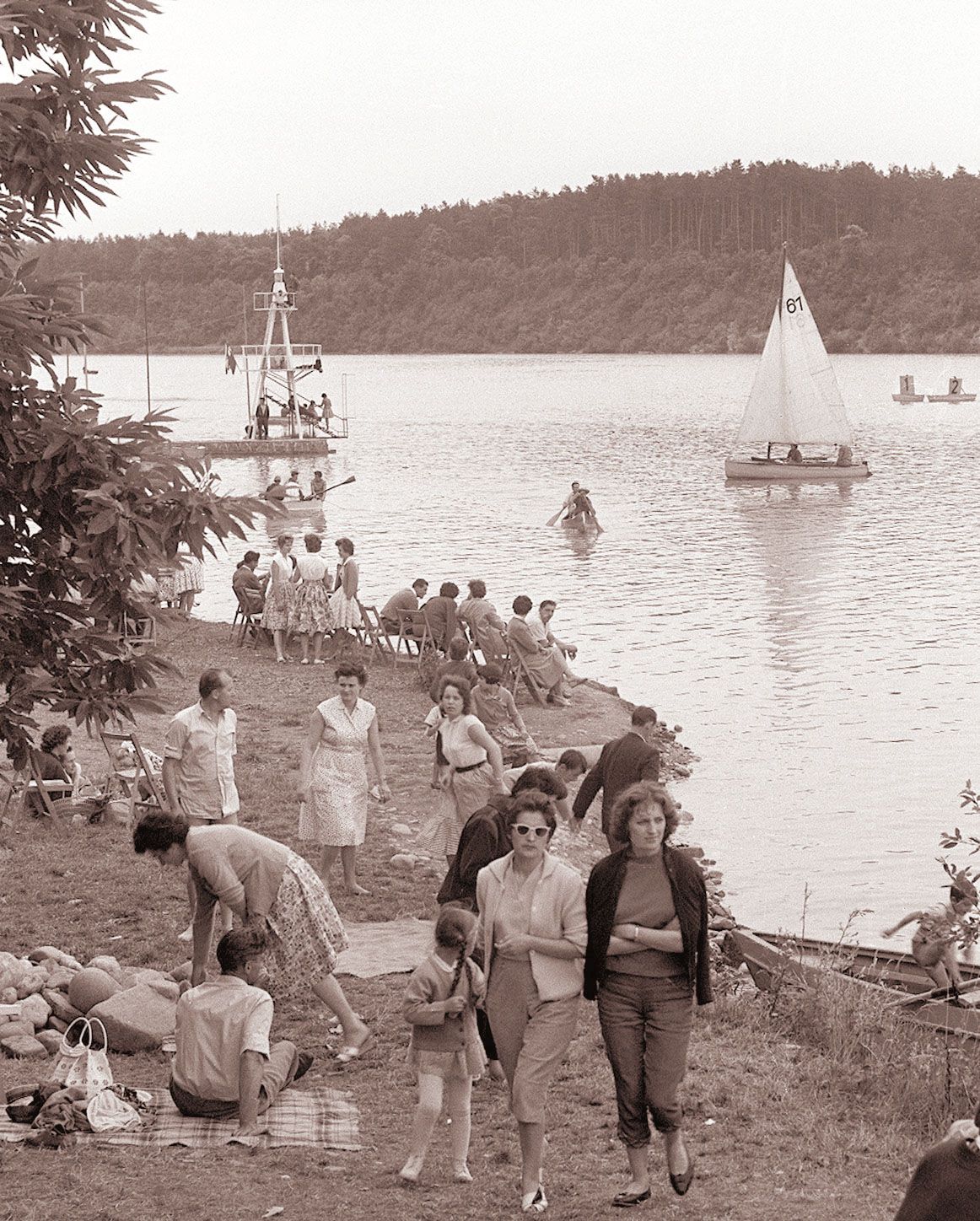 Jože Gal – Julijsko_nedeljsko_razpoloženje_ob_Mariborskem_jezeru_1960.jpg