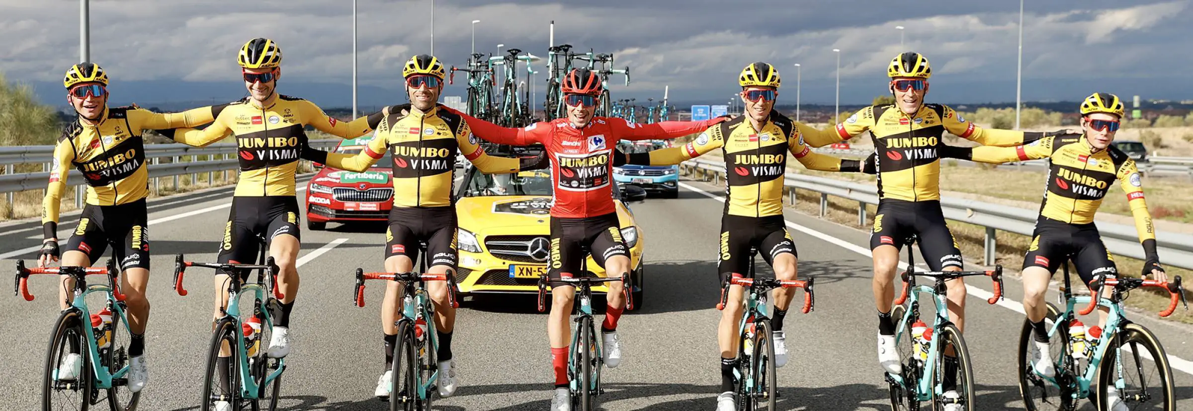 Jumbo Visma winning team courtesy La Vuelta.jpg