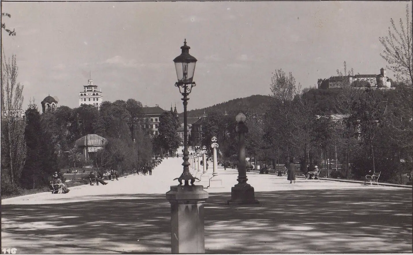Postcard_of_Jakopič_Promenade_1930s.jpg
