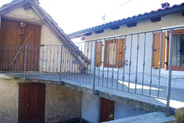 back_balcony_and_barn.jpg