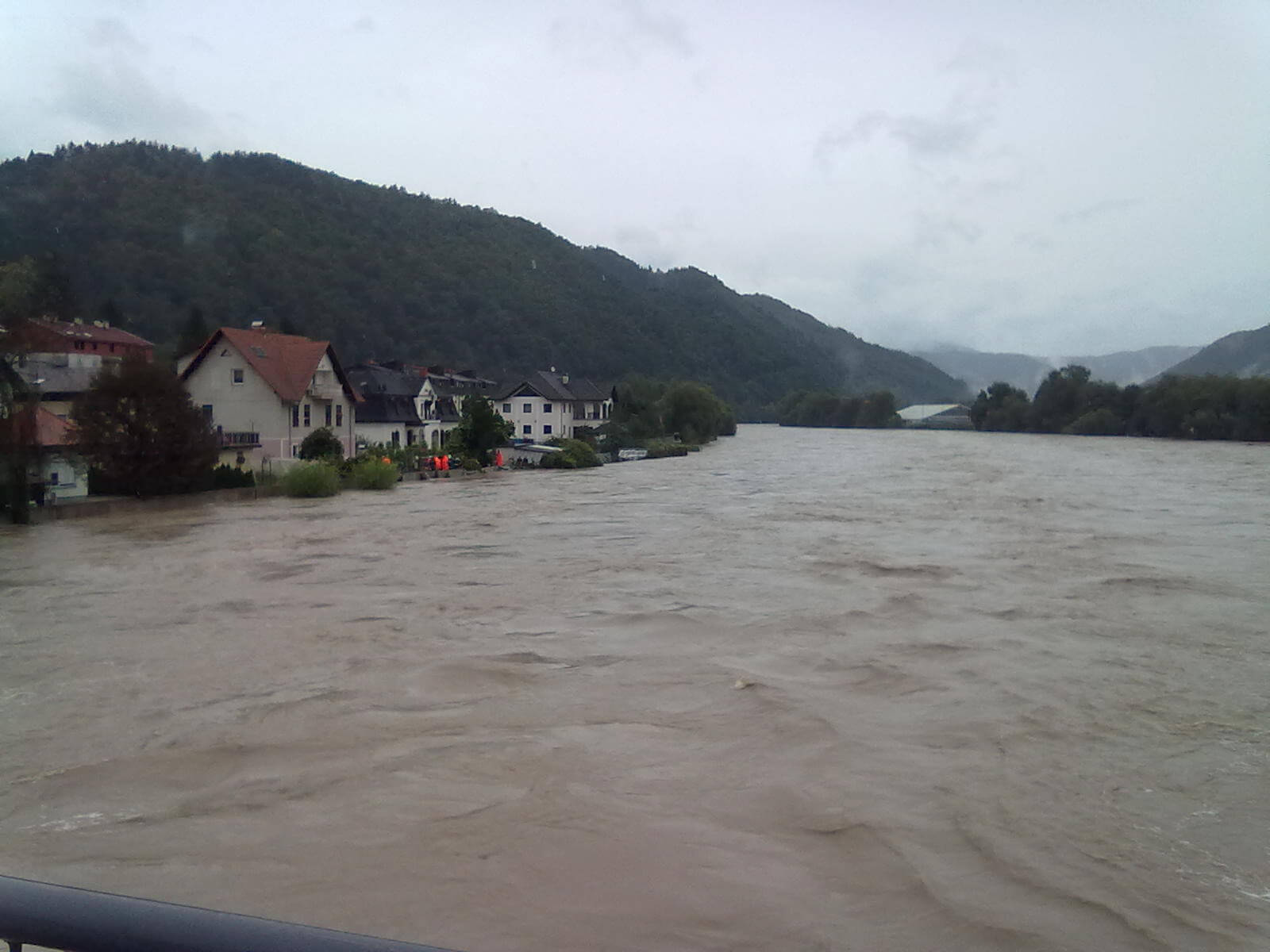 poldek_tedy cc-by-3.0 2010_floods_in_litija.jpg