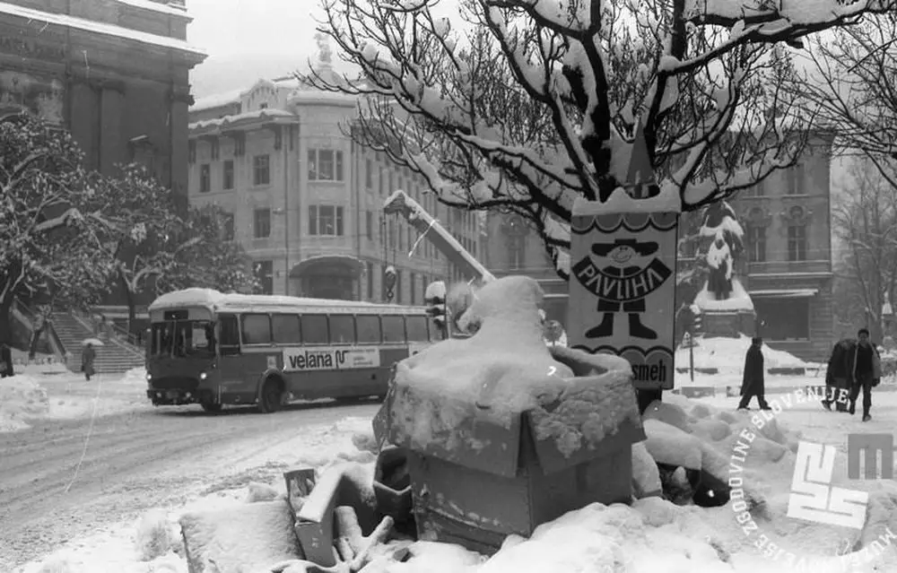 presernov trg 1987 sneg.jpg