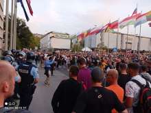 Police & COVID Pass Mandate Protestors Clash in Ljubljana (Video)