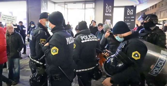 Police on Slovenska cesta
