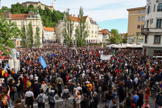 Mass Anti-Govt Protest in Ljubljana Calls for Election, Janša Calls Event Criminal
