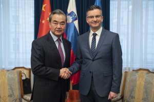 Chinese Foreign Minister Wang Yi and Slovenian Prime Minister Marjan Šarec