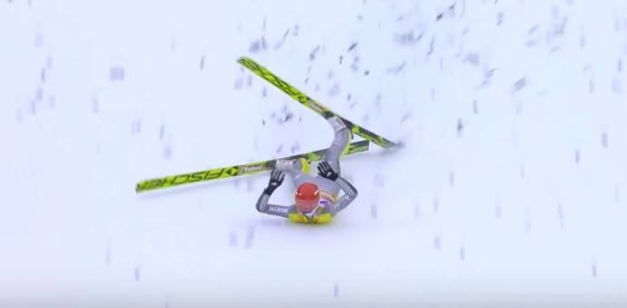 Freitag hits to ground and injures his knee