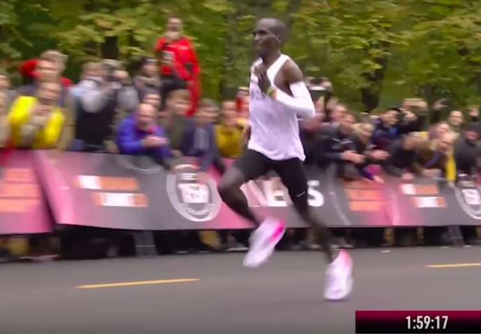 Slovene-English Dual Text: Eliud Kipchoge Odtekel Maraton Svojega Življenja