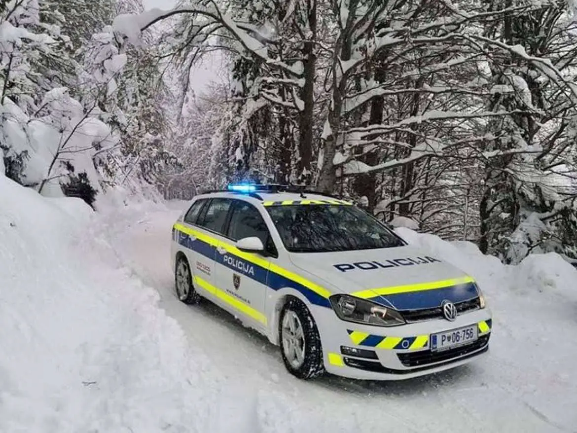 Promet v Sloveniji moti sneg