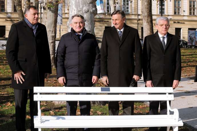 Milorad Dodik, Željko Komšić, Borut Pahor and Šefik Džaferović at the new bench in Ljubljana&#039;s Zvezda Park
