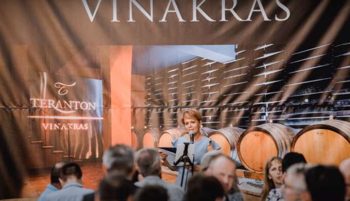 Minister Pivec on a visit to Vinakras