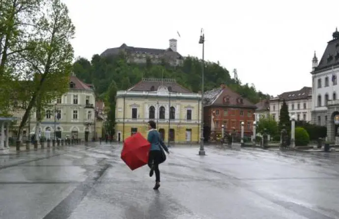 Singing in the rain at Congress Square in the centre of Ljubljana