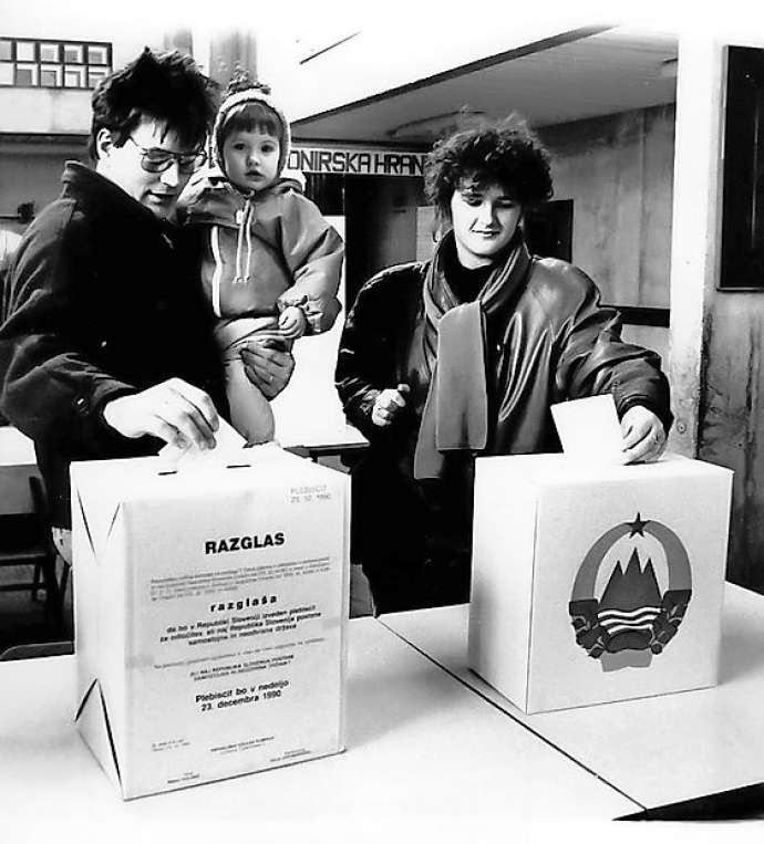 People voting on December 23, 1990
