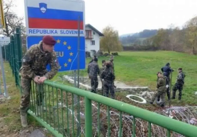The Slovenian Army putting up a border fence