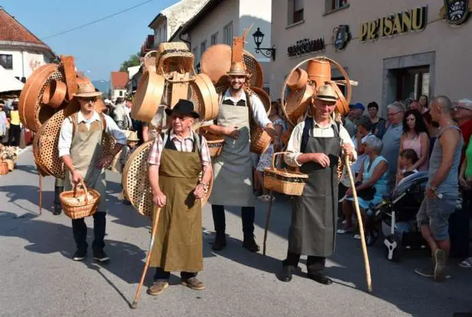 Peddlers of Ribnica at dry goods festival
