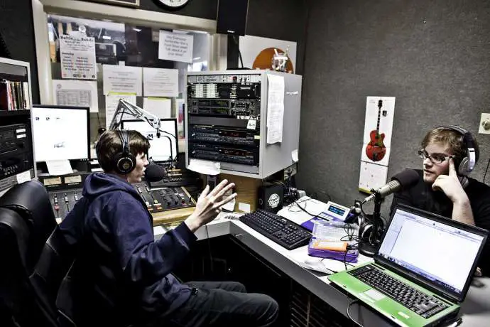 Private Radio Stations Now Free of Slovenian Music Quotas