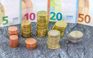8th COVID Stimulus Law Passes, Worth €320 Million