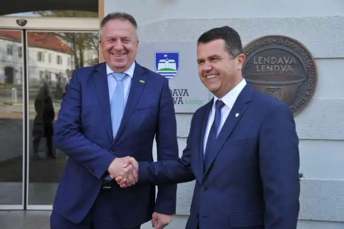 The Slovenian Economy Minister Zdravko Počivalšek and the Hungarian Minster for Innovation and Technology Laszlo Palkovics