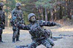 Hand grenade throwing practice