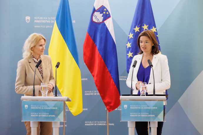 Deputy Speaker of the Ukrainian Parliament Olena Kondratiuk (left) received by Slovenian Foreign Minister Tanja Fajon.