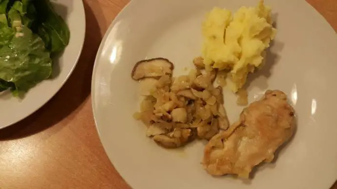 Slovenian Recipe of the Week: Chicken with Mushrooms