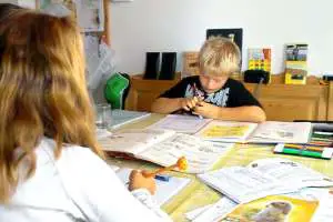 Slovene-English Dual Text: Otroci so v šoli tudi na varnem, na toplem, niso lačni in niso žejni
