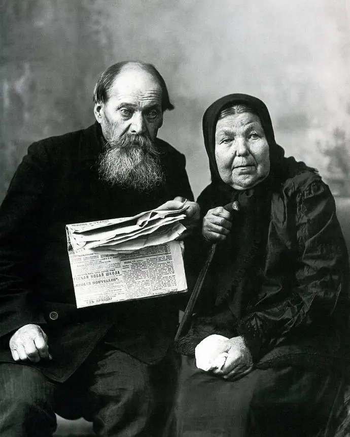 Russian couple with a newspaper