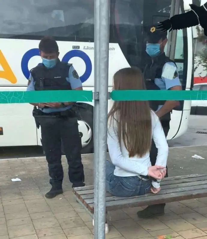 Police Force Minor From Bus After Refusal to Wear Mask, Rudeness to Driver