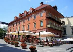Ljubljana Pizza: Ljubljanski Dvor, Near Unbeatable Value and Choice in a Prime Location