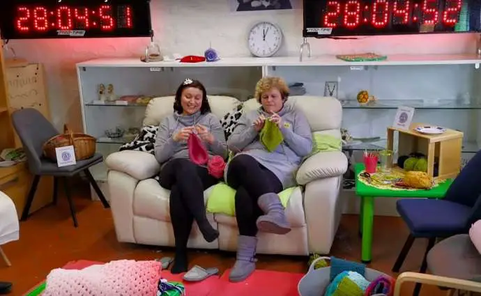 Slovenes Smash World Endurance Crochet Record (Video)