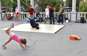 Breakdancing on Shoemakers Bridge