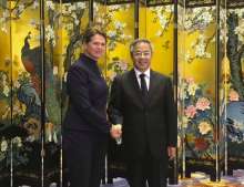 Infrastructure Minister Alenka Bratušek and Chinese Vice-Prime Minister Hu Chunhua. 