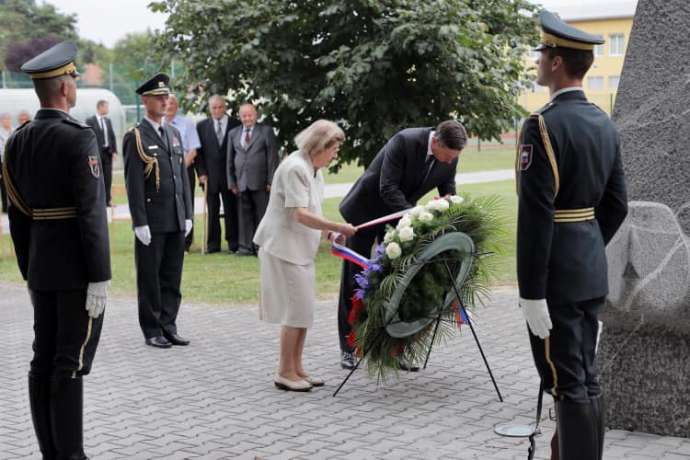President Borut Pahor laying a wreath