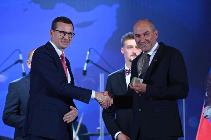 PM Janša (right) receives the award